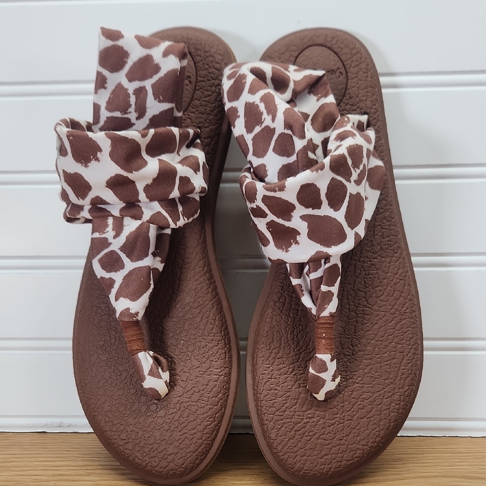 SanukWomen's Yoga Sling 2 Giraffe Print Size 6